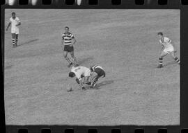 Fotografia "Campeonato Carioca de Profissionais de 63 (1° Turno) Esporte - jogo Fluminense (1 x 0) Bonsucesso" ([Local n/d] , 1963) [negativo]. / Fotógrafo(a): Democrito.  -- ITEM-0064.