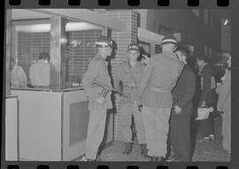 Fotografia "Conflitos' Conflitos - Passeatas - Polícia militar agride povo na Leopoldina - á favor das reformas de bases" ([Local n/d] , 1963) [negativo]. / Fotógrafo(a): Paulo; Venê; André; Alvaro; Pinto.  -- ITEM-0050.