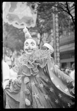 Fotografia "Carnaval - R.J. (aspectos gerais) 1952" ([Local n/d] , 1952) [negativo]. / Fotógrafo(a): Equipe.  -- ITEM-0010.