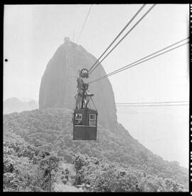 Fotografia "Vistas - R.J. (Pão de Açúcar)" ([Local n/d] , [Data n/d]) [negativo]. / Fotógrafo(a): Equipe.  -- ITEM-0018.