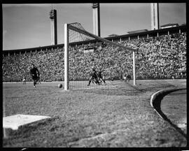 Fotografia "Futebol - Jogo em São Paulo, Copa Rio" ([Local n/d] , [Data n/d]) [negativo]. / Fotógrafo(a): [Autoria n/d].  -- ITEM-0001.