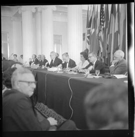 Fotografia "CONGR. INTER. DA FAMÍLIA; 'CONGRESSO INTERNACIONAL DA FAMÍLIA' Inauguração do Congresso Internacional da Família no Hotel Glória tendo usado da palavra o Prof. Heli Menegale, representante do Presidente JG.)" ([Local n/d] , 1963) [negativo]. / Fotógrafo(a): Rodolfo.  -- ITEM-0008.