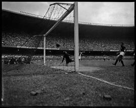 Fotografia "Esporte - Flamengo x Vasco" ([Local n/d] , [Data n/d]) [negativo]. / Fotógrafo(a): Equipe.  -- ITEM-0006.