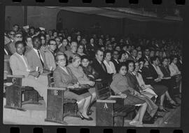 Fotografia "C/ Antonio Carlos Festival de Wagner (concerto musical); 'FESTIVAL DE WAGNER' Festival Wagner (realizado no Maracanãzinho), Reportagem de Antonio Carlos" ([Local n/d] , 1963) [negativo]. / Fotógrafo(a): Roberto.  -- ITEM-0015.