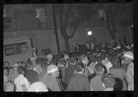 Fotografia "Conflitos' Conflitos - Passeatas - Polícia militar agride povo na Leopoldina - á favor das reformas de bases" ([Local n/d] , 1963) [negativo]. / Fotógrafo(a): Paulo; Venê; André; Alvaro; Pinto.  -- ITEM-0059.