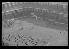 Fotografia "Caso de Helio Fernandes na P.E. reportagem com o quartel onde se acha preso), Reportagem de Méra" ([Local n/d] , 1963) [negativo]. / Fotógrafo(a): Ferreira.  -- ITEM-0009.