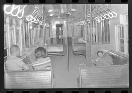 Fotografia "Conflitos' Conflitos - Passeatas - Polícia militar agride povo na Leopoldina - á favor das reformas de bases" ([Local n/d] , 1963) [negativo]. / Fotógrafo(a): Paulo; Venê; André; Alvaro; Pinto.  -- ITEM-0021.