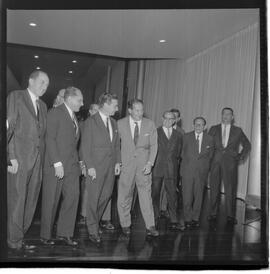 Fotografia "Jango com senadores do PSD" ([Local n/d] , 1963) [negativo]. / Fotógrafo(a): Nevile.  -- ITEM-0002.