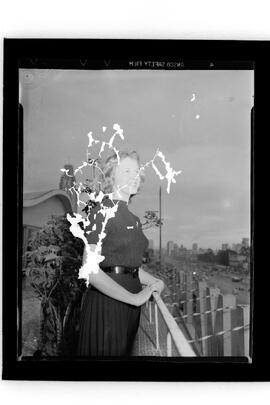 Fotografia "Rainha do Verão - 1951, Reportagem Geral" ([Local n/d] , 1951) [negativo]. / Fotógrafo(a): Equipe.  -- ITEM-0011.