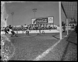 Fotografia "Esporte - Futebol Olaria x Vasco" ([Local n/d] , [Data n/d]) [negativo]. / Fotógrafo(a): Domingos.  -- ITEM-0008.