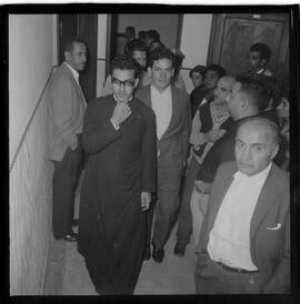 Fotografia "Rebelião dos Lavradores que ocupam Terras em Capivari' Padre Anibal, depondo no Forum de Caxias - caso de Capivari, Reportagem de Broxado" ([Local n/d] , 1963) [negativo]. / Fotógrafo(a): Ferreira.  -- ITEM-0008.