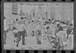 Fotografia "DIA DO PAPAI' PENITENCIÁRIA CENTRAL' Dia do Papai Penitenciária Lemos Brito" ([Local n/d] , 1963) [negativo]. / Fotógrafo(a): Pedro.  -- ITEM-0009.