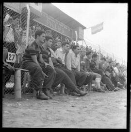 Fotografia "Futebol - Excursão do Flamengo a países sul-americanos" ([Local n/d] , [Data n/d]) [negativo]. / Fotógrafo(a): Equipe.  -- ITEM-0003.