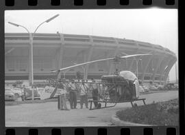 Fotografia "CAMPEONATO CARIOCA DE PROFISSIONAIS DE 1963' (1º Turno) Jogo Vasco da Gama x Olaria (1 x 0) no Maracanã" ([Local n/d] , 1963) [negativo]. / Fotógrafo(a): Demócrito; Ribeiro.  -- ITEM-0069.