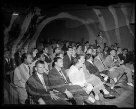 Fotografia "Mesa Redonda dos Motoristas Rádio Clube" ([Local n/d] , [Data n/d]) [negativo]. / Fotógrafo(a): Santos.  -- ITEM-0001.