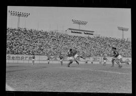 Fotografia "Campeonato Carioca de Profissionais de 63 (1° Turno) Esporte - jogo Fluminense (1 x 0) Bonsucesso" ([Local n/d] , 1963) [negativo]. / Fotógrafo(a): Democrito.  -- ITEM-0033.