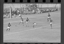 Fotografia "Campeonato Carioca de Profissionais de 63 (1° Turno) Esporte - jogo Fluminense (1 x 0) Bonsucesso" ([Local n/d] , 1963) [negativo]. / Fotógrafo(a): Democrito.  -- ITEM-0014.