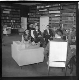 Fotografia "BSB; Brasília - Assembléia - Jango c/ deputados do Psd - Comissão de Inquérito - IBAD Leonel Brizola" ([Local n/d] , 1963) [negativo]. / Fotógrafo(a): Neville.  -- ITEM-0009.