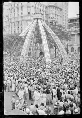 Fotografia "Carnaval - R.J. (aspectos gerais) 1952" ([Local n/d] , 1952) [negativo]. / Fotógrafo(a): Equipe.  -- ITEM-0012.