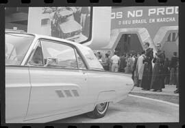 Fotografia "Exp. Americana na Quinta da Bôa Vista; 'EXPOSIÇÃO 'ALIADOS NO PROGRESSO' Exposição Americana na Quinta da Bôa Vista (Reportagem)" ([Local n/d] , 1963) [negativo]. / Fotógrafo(a): Luiz Pinto.  -- ITEM-0004.