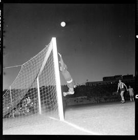 Fotografia "Futebol - Brasil x Paraguai" ([Local n/d] , [Data n/d]) [negativo]. / Fotógrafo(a): Equipe.  -- ITEM-0007.