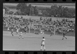 Fotografia "Campeonato Carioca de Profissionais de 63 (1° Turno) Esporte - jogo Fluminense (1 x 0) Bonsucesso" ([Local n/d] , 1963) [negativo]. / Fotógrafo(a): Democrito.  -- ITEM-0069.