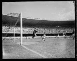 Fotografia "Esportes - Futebol - Diversos" ([Local n/d] , [Data n/d]) [negativo]. / Fotógrafo(a): [Autoria n/d].  -- ITEM-0010.