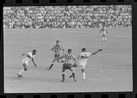 Fotografia "Campeonato Carioca de Profissionais de 63 (1° Turno) Esporte - jogo Fluminense (1 x 0) Bonsucesso" ([Local n/d] , 1963) [negativo]. / Fotógrafo(a): Democrito.  -- ITEM-0111.