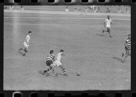 Fotografia "Campeonato Carioca de Profissionais de 63 (1° Turno) Esporte - jogo Fluminense (1 x 0) Bonsucesso" ([Local n/d] , 1963) [negativo]. / Fotógrafo(a): Democrito.  -- ITEM-0057.