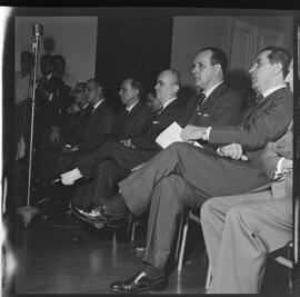 Fotografia "Esporte do Lacerda; LACERDA... Carlos.. e o Caso das Tvs e Futebol - resolvido o aso [caso] da maneira que os clubes querem" ([Local n/d] , 1961) [negativo]. / Fotógrafo(a): Demócrito.  -- ITEM-0003.
