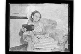 Fotografia "Entrega de prêmios / concurso Rádio Clube - Última Hora" ([Local n/d] , [Data n/d]) [negativo]. / Fotógrafo(a): [Autoria n/d].  -- ITEM-0002.