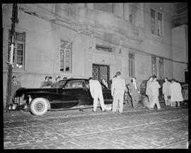 Fotografia "Estudantes - chegada de dissidentes de Berlim" ([Local n/d] , [Data n/d]) [negativo]. / Fotógrafo(a): Vieira.  -- ITEM-0010.