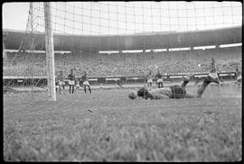 Fotografia "Futebol - Jogo - Botafogo x América" ([Local n/d] , [Data n/d]) [negativo]. / Fotógrafo(a): José Casal.  -- ITEM-0014.