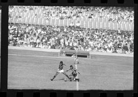 Fotografia "FUTEBOL = 'CAMPEONATO CARIOCA DE PROFISSIONAIS' Jogo Flamengo x Botafogo (3 x 1), America x Portuguesa (2 x 1), Madureira x Bangu (1 x 2), C. Grande x S. Cristovão (1 x 0) e C. Rio x Olaria (1 x 7), Reportagem de Esporte" ([Local n/d] , 1963) [negativo]. / Fotógrafo(a): Equipe.  -- ITEM-0094.