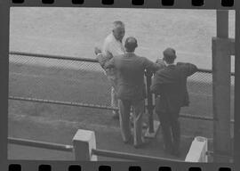 Fotografia "FLUMINENSE F.C.' Treino do Fluminense, Reportagem de Esporte" ([Local n/d] , 1963) [negativo]. / Fotógrafo(a): Democrito.  -- ITEM-0020.