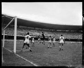 Fotografia "Futebol - jogo Vasco x Santos" ([Local n/d] , [Data n/d]) [negativo]. / Fotógrafo(a): [Autoria n/d].  -- ITEM-0010.