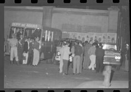 Fotografia "Conflitos' Conflitos - Passeatas - Polícia militar agride povo na Leopoldina - á favor das reformas de bases" ([Local n/d] , 1963) [negativo]. / Fotógrafo(a): Paulo; Venê; André; Alvaro; Pinto.  -- ITEM-0081.