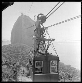 Fotografia "Vistas - R.J. (Pão de Açúcar)" ([Local n/d] , [Data n/d]) [negativo]. / Fotógrafo(a): Equipe.  -- ITEM-0002.