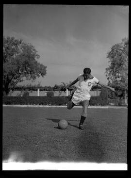 Fotografia "Futebol - Chile" ([Local n/d] , [Data n/d]) [negativo]. / Fotógrafo(a): [Autoria n/d].  -- ITEM-0015.