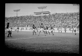 Fotografia "Campeonato Carioca de Profissionais de 63 (1° Turno) Esporte - jogo Fluminense (1 x 0) Bonsucesso" ([Local n/d] , 1963) [negativo]. / Fotógrafo(a): Democrito.  -- ITEM-0040.