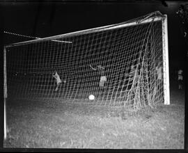 Fotografia "Futebol - Flamengo x Bangú, Esportes" ([Local n/d] , [Data n/d]) [negativo]. / Fotógrafo(a): Equipe.  -- ITEM-0002.