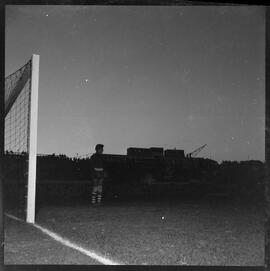 Fotografia "Futebol - Brasil x Paraguai" ([Local n/d] , [Data n/d]) [negativo]. / Fotógrafo(a): Equipe.  -- ITEM-0030.