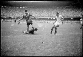 Fotografia "Futebol - R.J. (Campeonato Carioca - Jogo Botafogo x Fluminense), Seção: Esportes" ([Local n/d] , [Data n/d]) [negativo]. / Fotógrafo(a): Equipe.  -- ITEM-0084.