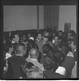 Fotografia "Sindicado dos Têxteis' Passeata do protesto - do Sindicato dos Têxteis, Reportagem de Oscar" ([Local n/d] , 1963) [negativo]. / Fotógrafo(a): Paulo André.  -- ITEM-0011.