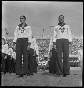 Fotografia "Futebol - Chile (diversos jogos no Brasil), Esportes" ([Local n/d] , [Data n/d]) [negativo]. / Fotógrafo(a): Manzon.  -- ITEM-0030.