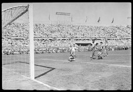 Fotografia "Futebol - Chile (Campeonato Mundial 1952) Brasil x Panamá, Repórter: Equipe, Esportes" ([Local n/d] , 1952) [negativo]. / Fotógrafo(a): José Casal.  -- ITEM-0017.