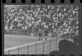 Fotografia "Campeonato Carioca de Profissionais de 63 (1° Turno) Esporte - jogo Fluminense (1 x 0) Bonsucesso" ([Local n/d] , 1963) [negativo]. / Fotógrafo(a): Democrito.  -- ITEM-0007.