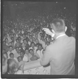 Fotografia "COMANDO GERAL DOS TRABALHADORES' (CGT) Comício da CGT com a presença do deputado Bocayuva Cunha), Reportagem de Antonio Carlos" ([Local n/d] , 1963) [negativo]. / Fotógrafo(a): Paulo André.  -- ITEM-0001.