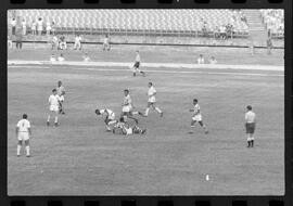 Fotografia "CAMPEONATO CARIOCA DE PROFISSIONAIS DE 1963' (1º Turno) Jogo Bangú x S. Cristovão (3 x 0)" ([Local n/d] , 1963) [negativo]. / Fotógrafo(a): Rodolfo.  -- ITEM-0018.