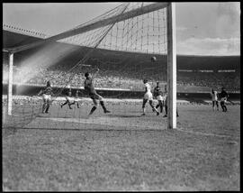 Fotografia "Futebol - Bangú x Flamengo" ([Local n/d] , [Data n/d]) [negativo]. / Fotógrafo(a): [Autoria n/d].  -- ITEM-0001.